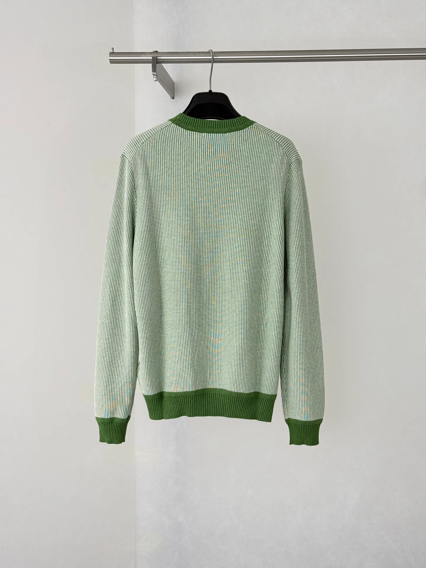 Moncle*/ ， ， 、 、 ， 、 、 ； ， 、 logo ； 、 1:1 ， 。 、 、 。 Size：S/M/L/XL